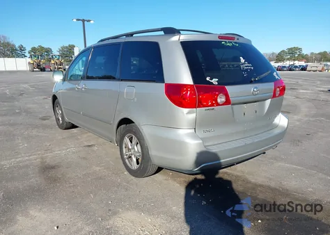2010 Toyota Sienna Le z USA, uszkodzony, nr VIN 5TDKK4CC5AS304570